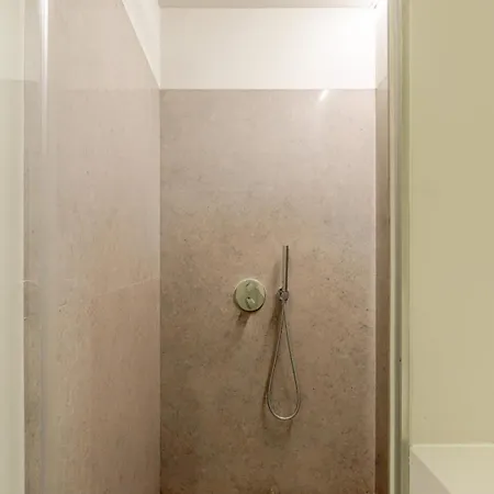 Hostwise - Grand W/ Pool, Garden & Garage Holiday home *