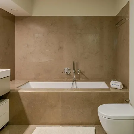 Hostwise - Grand W/ Pool, Garden & Garage Porto