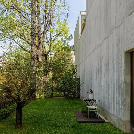 Holiday home Hostwise - Grand W/ Pool, Garden & Garage *