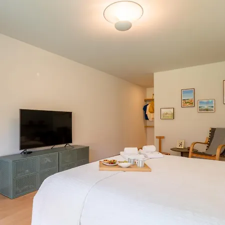 Hostwise - Grand W/ Pool, Garden & Garage *