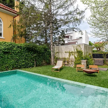 Holiday home Hostwise - Grand W/ Pool, Garden & Garage