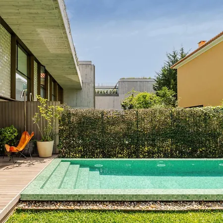 Holiday home Hostwise - Grand W/ Pool, Garden & Garage *