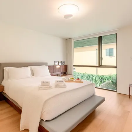 Hostwise - Grand W/ Pool, Garden & Garage Holiday home *