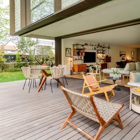 Holiday home Hostwise - Grand W/ Pool, Garden & Garage *